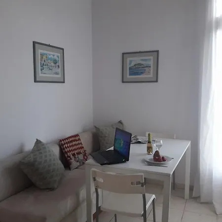 Beautiful Center Flat * Rhodes City