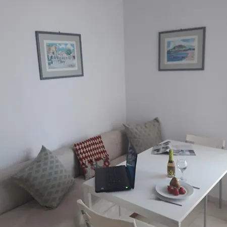 Beautiful Center Flat * Rhodes City