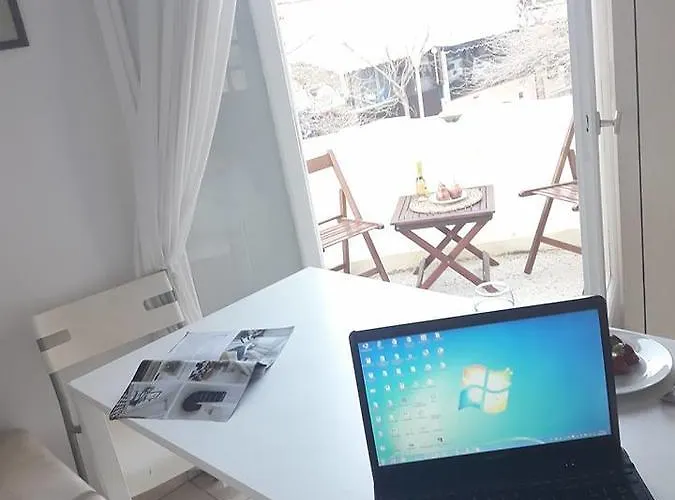 Beautiful Center Flat *